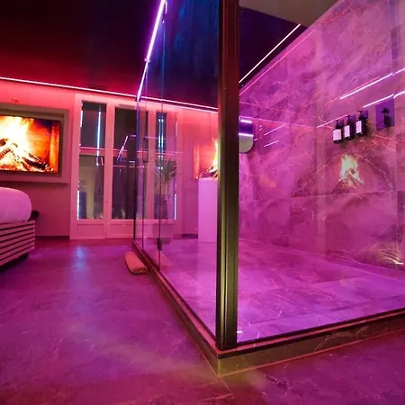 Mascarade And Appartement