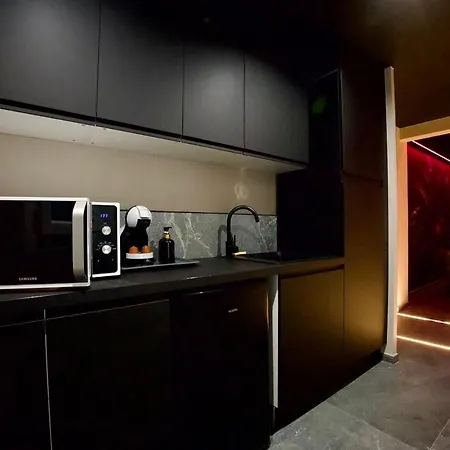 Mascarade And Appartement *